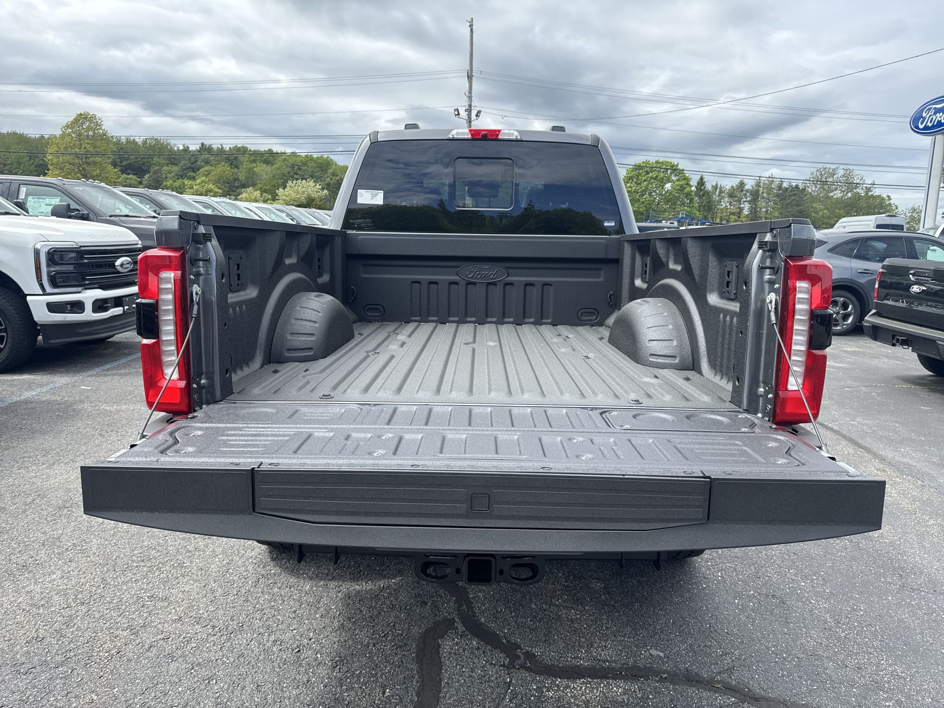 2025 Ford F-350 Lariat photo 3