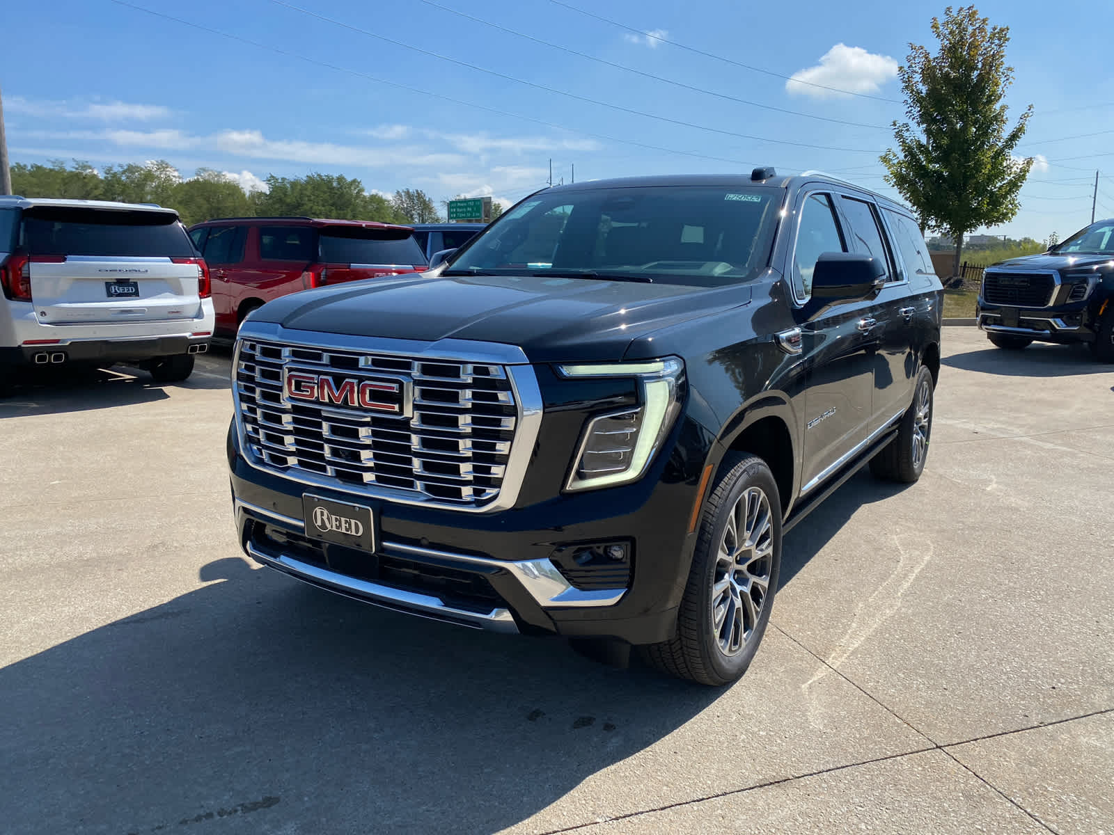 2025 Gmc Yukon XL Denali photo 2