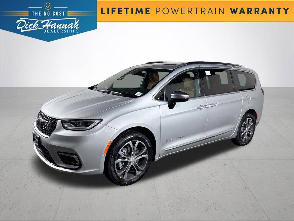 2026 Chrysler Pacifica Pinnacle's photo