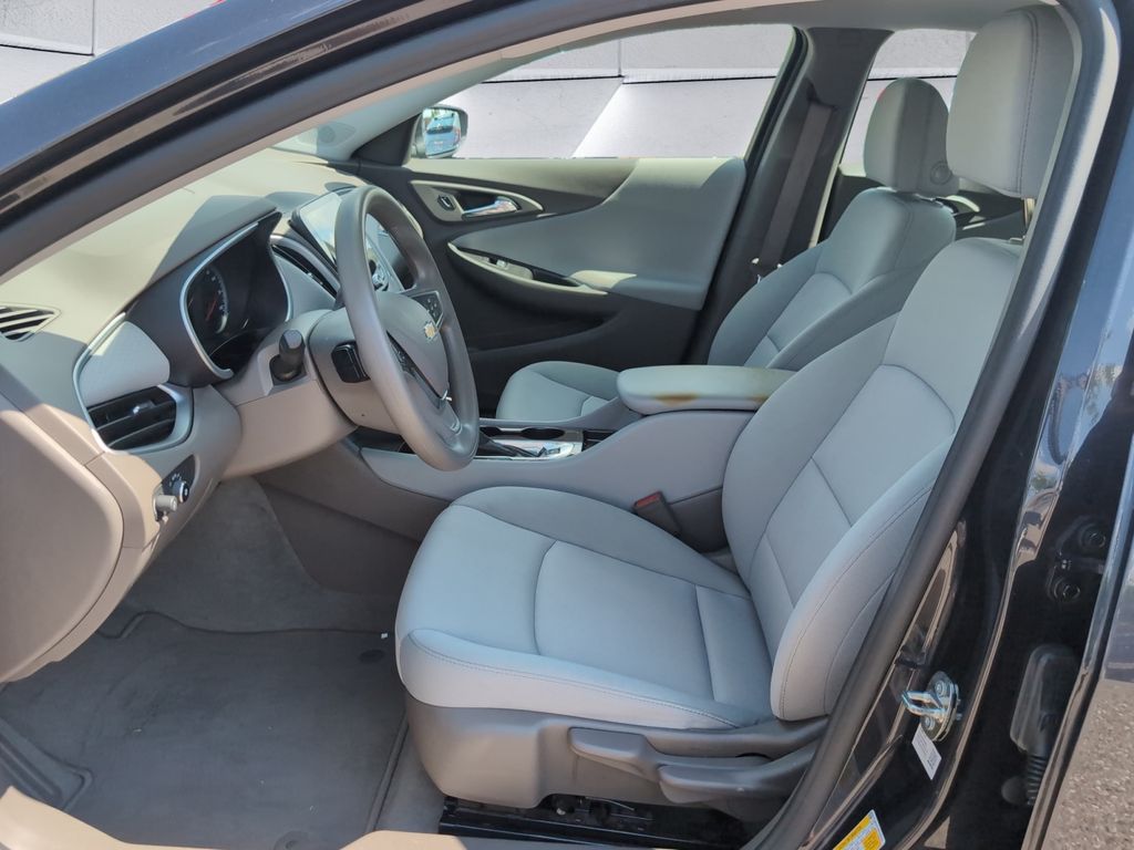 2023 Chevrolet Malibu LS photo 7