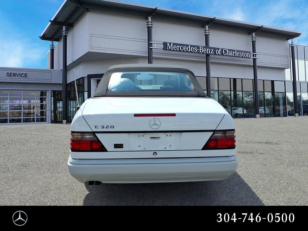 1995 Mercedes Benz E photo 2