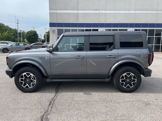2023 Ford Bronco Outer Banks photo 2