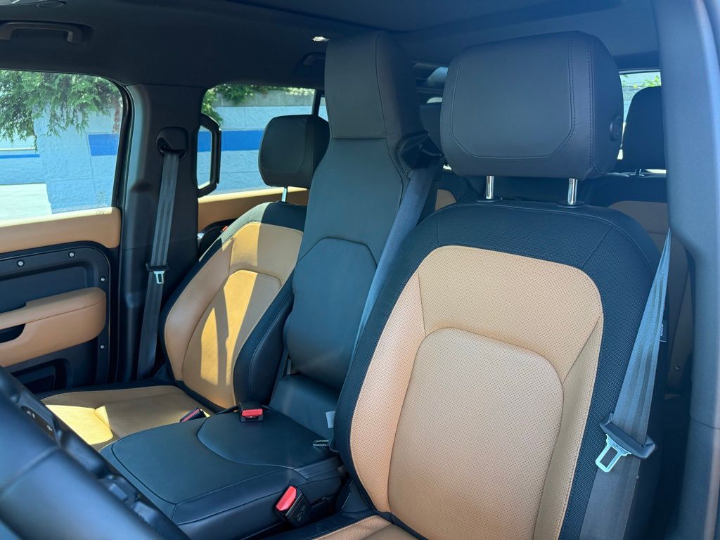 2024 Land Rover Defender 110 X-Dynamic SE photo 16