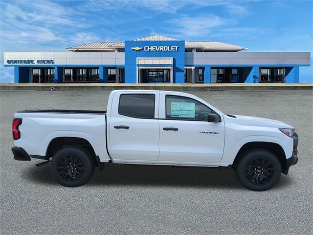 2025 Chevrolet Colorado LT photo 2