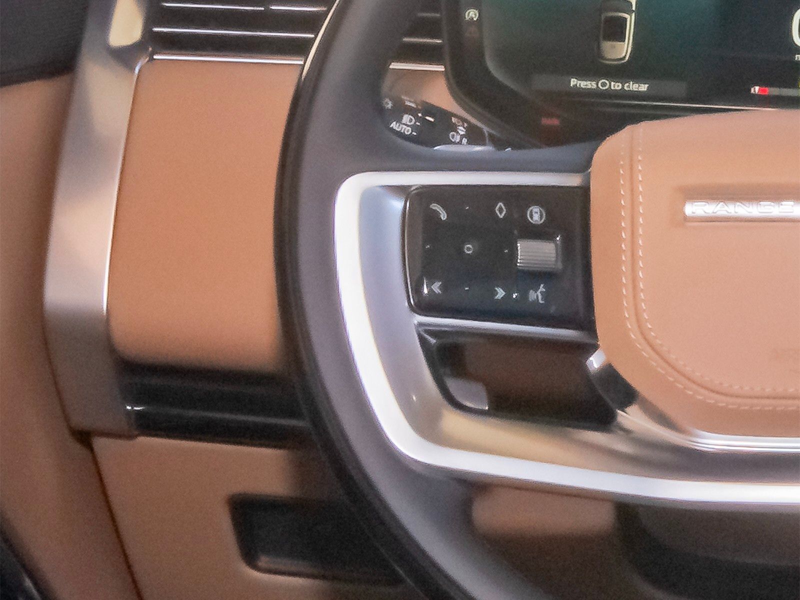 2025 Land Rover Range Rover SE photo 14