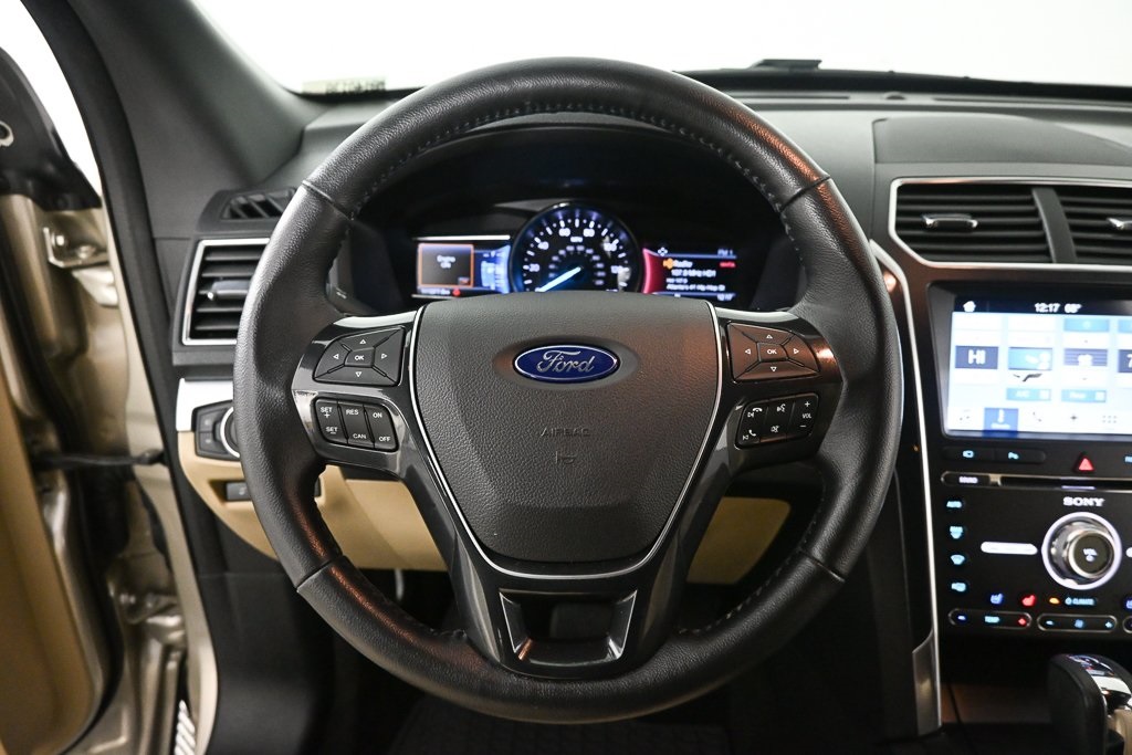 2017 Ford Explorer Limited photo 2