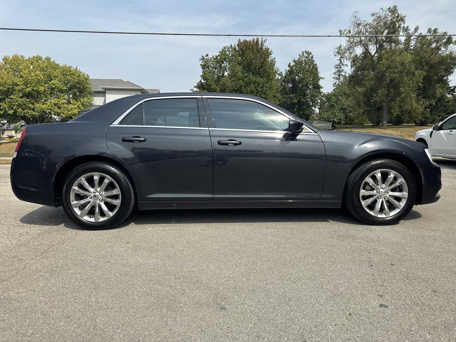2018 Chrysler 300 Touring photo 4