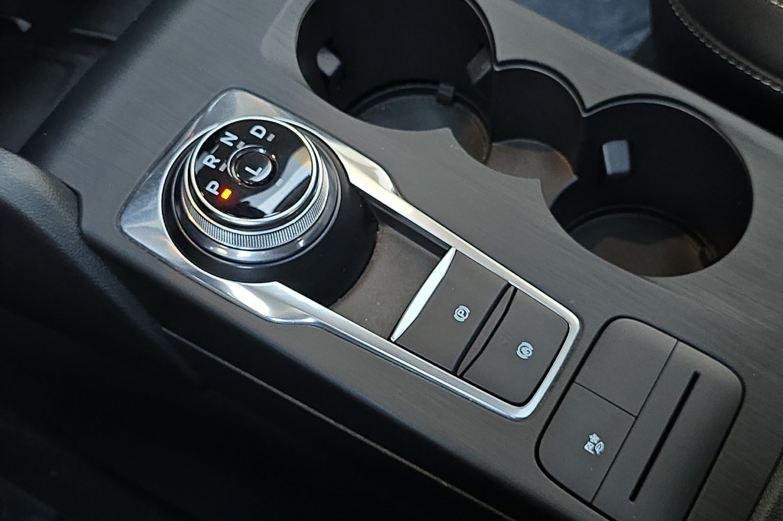 2020 Ford Escape SE Sport Hybrid photo 24