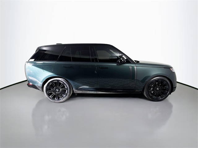 2025 Land Rover Range Rover SE photo 4