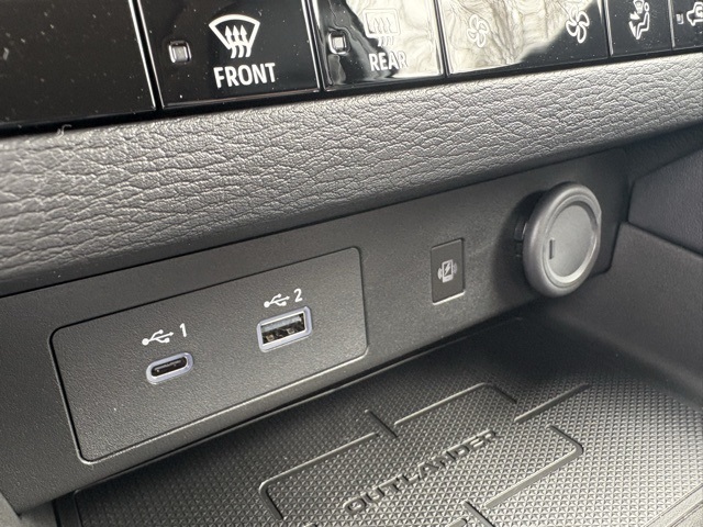 2025 Mitsubishi Outlander PHEV SE photo 26