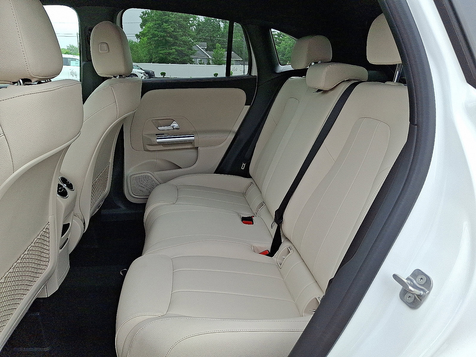 2025 Mercedes Benz GLA 250 4MATIC photo 2