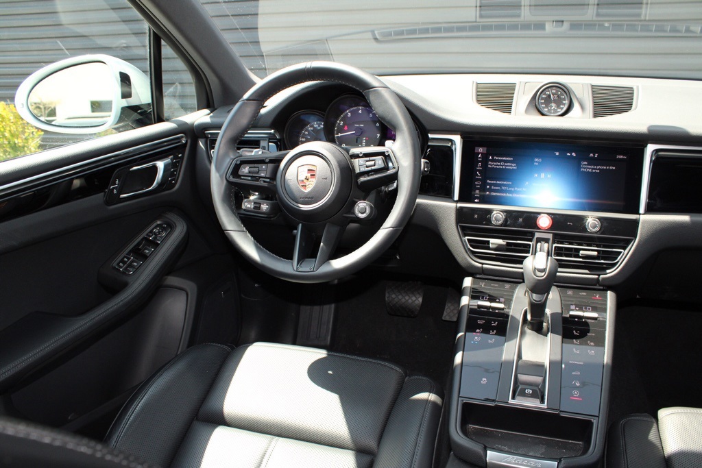 2024 Porsche Macan Base photo 18