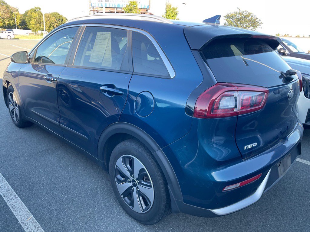 2017 Kia Niro LX photo 3
