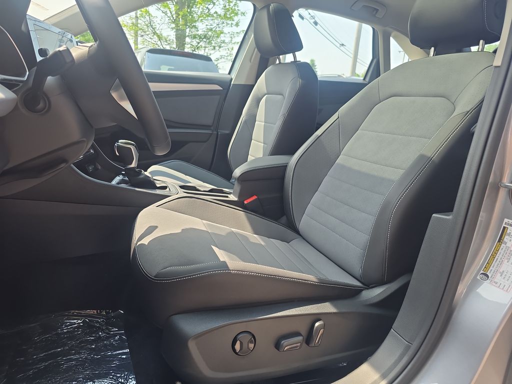 2025 Volkswagen Jetta 1.5T SE photo 3