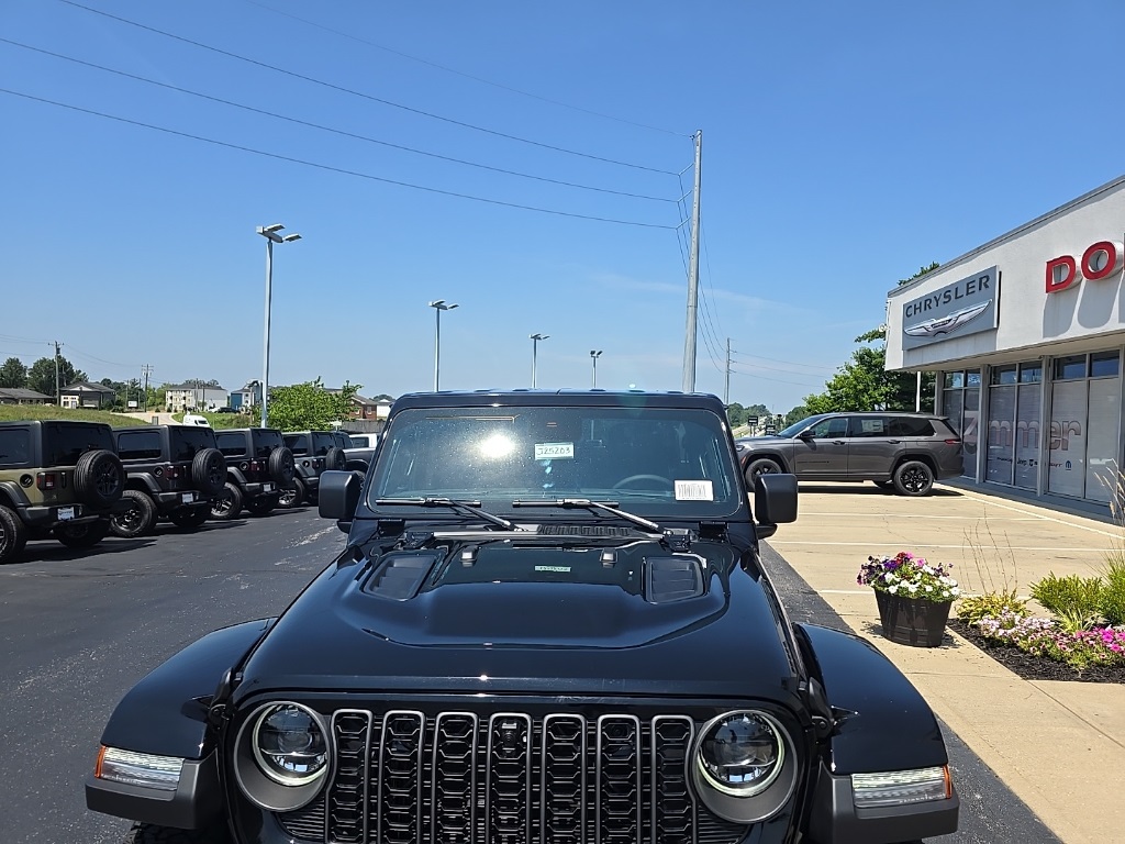 2025 Jeep Wrangler Rubicon photo 4