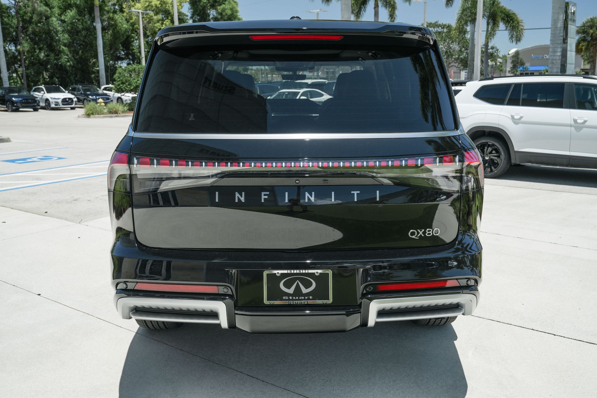 2025 Infiniti QX80 Luxe photo 17
