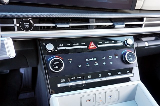 Used 2024 Gray Hyundai SEL image 27