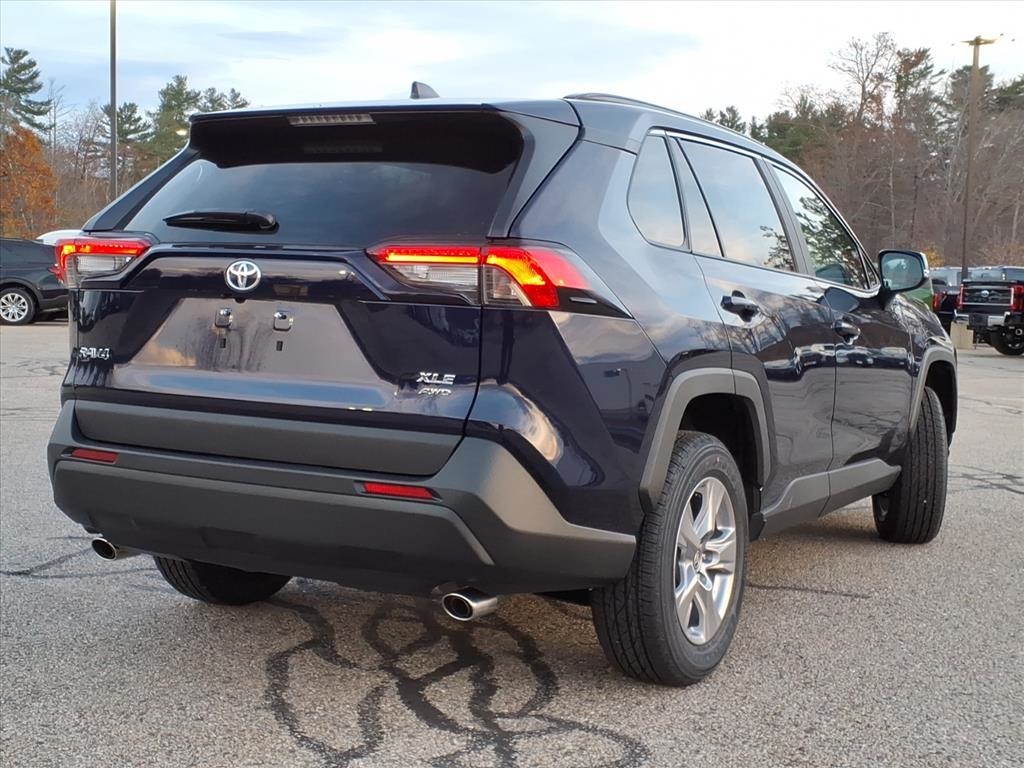 2025 Toyota RAV4 XLE photo 2