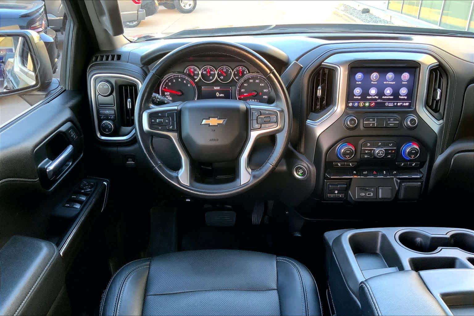 2022 Chevrolet Silverado 1500 LT photo 2