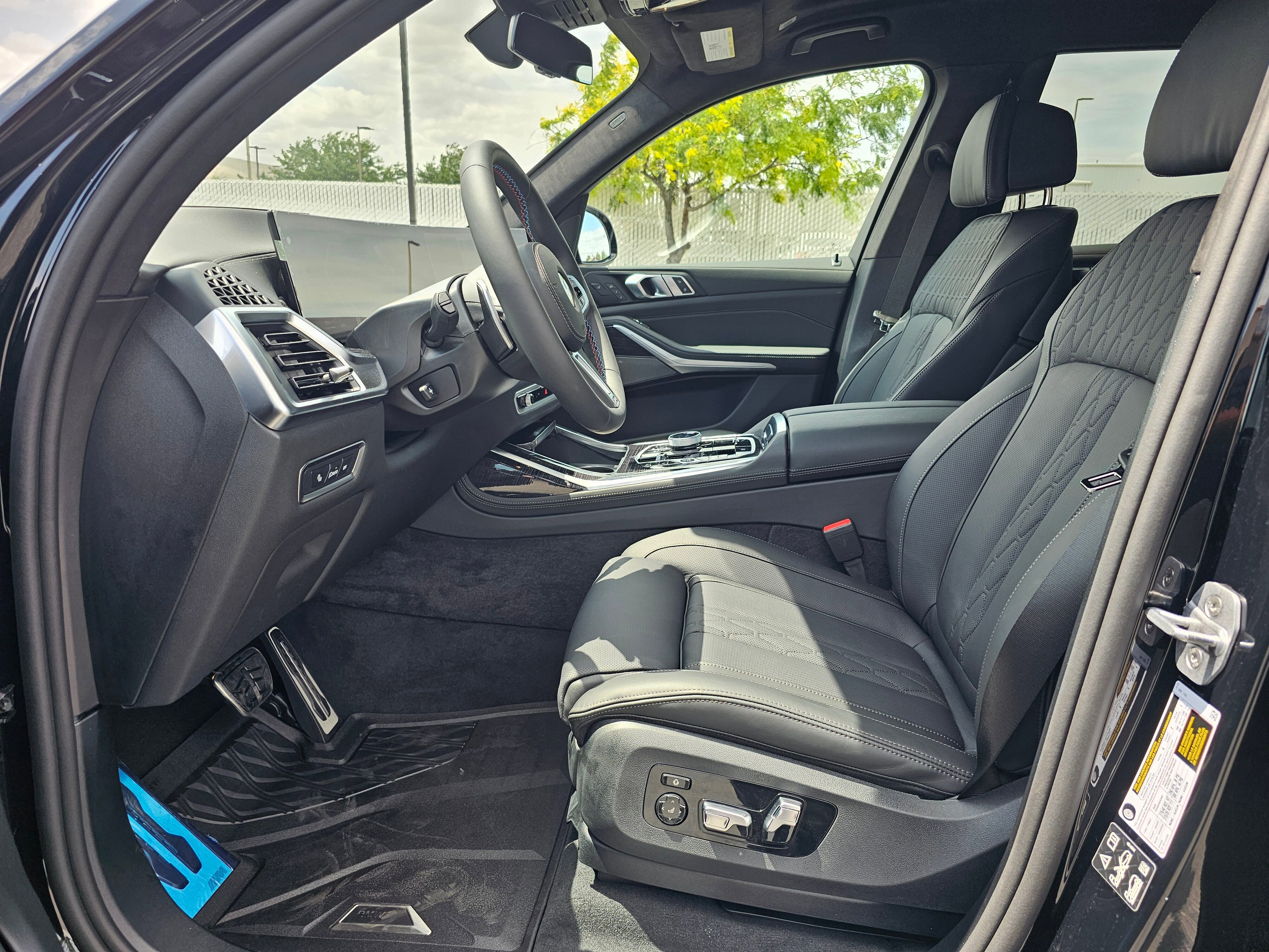 New 2026 Black Sapphire Metallic BMW M60i image 11