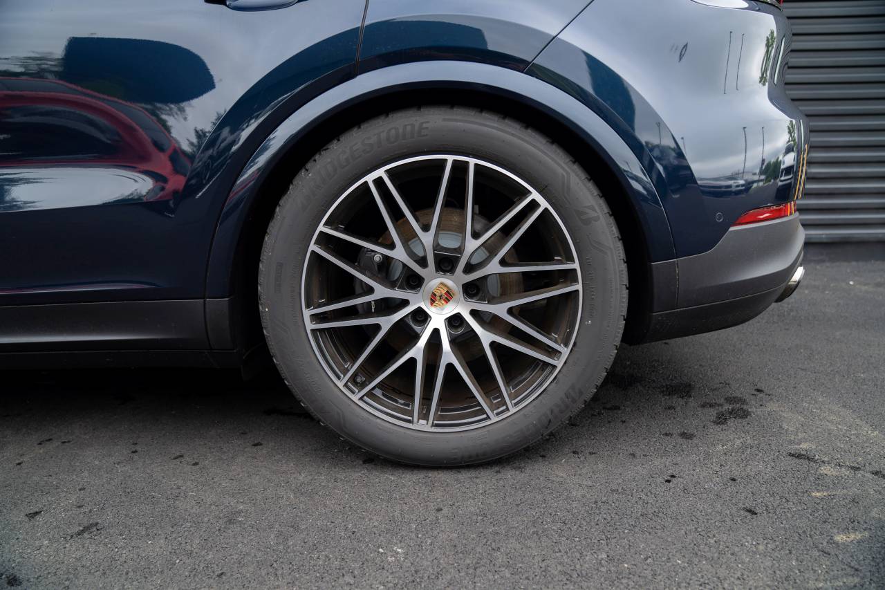 2025 Porsche Cayenne photo 11