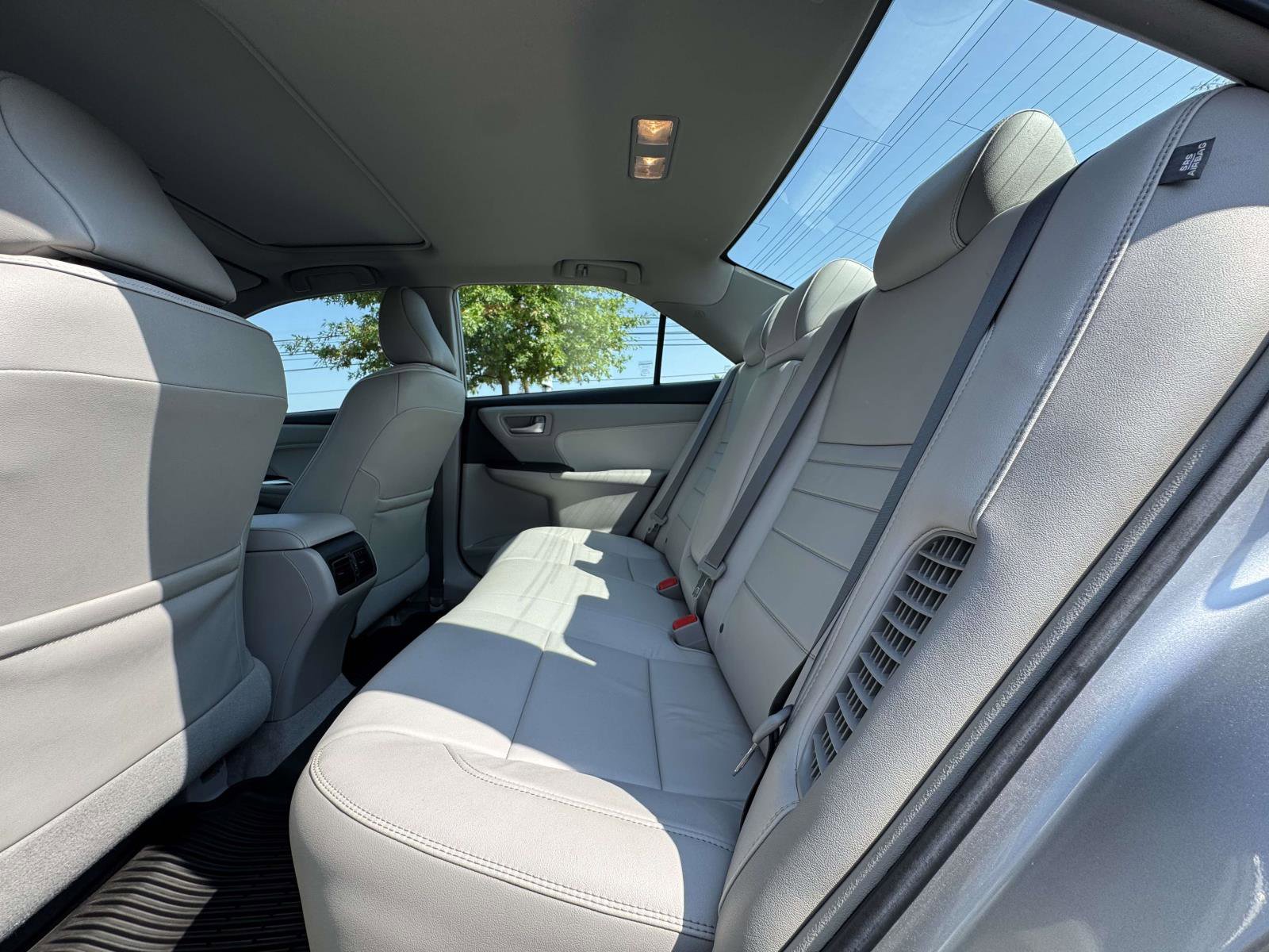 2017 Toyota Camry XLE photo 13