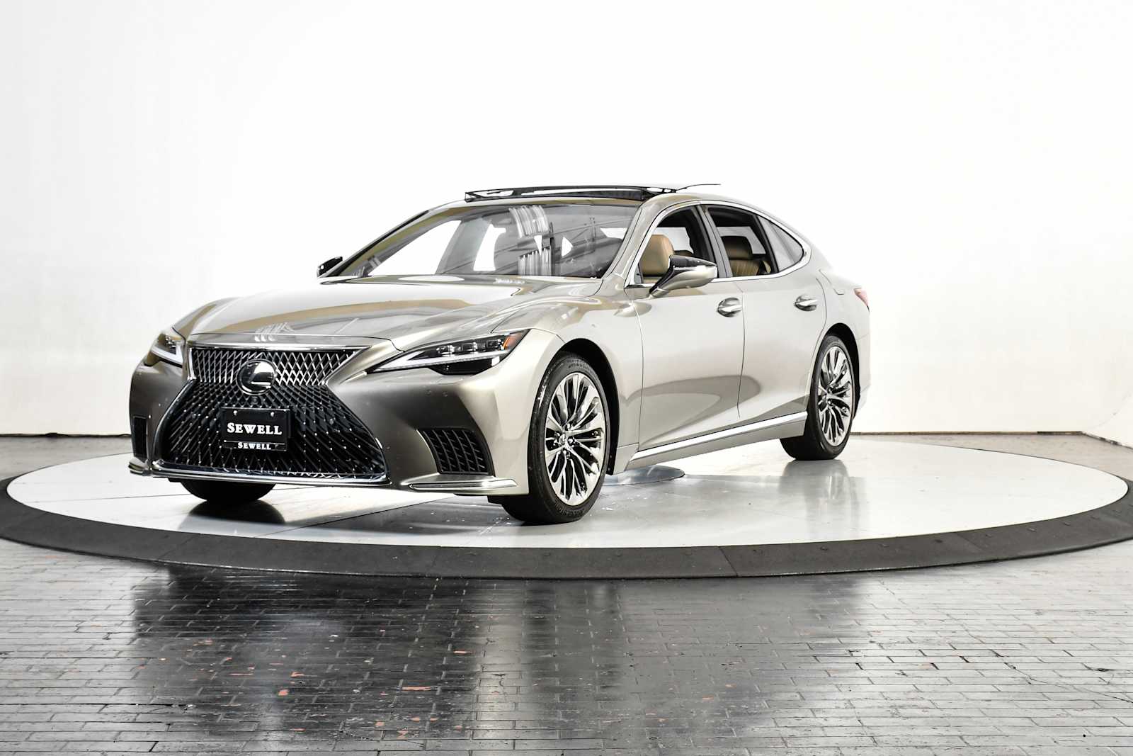 2022 Lexus LS Base's photo
