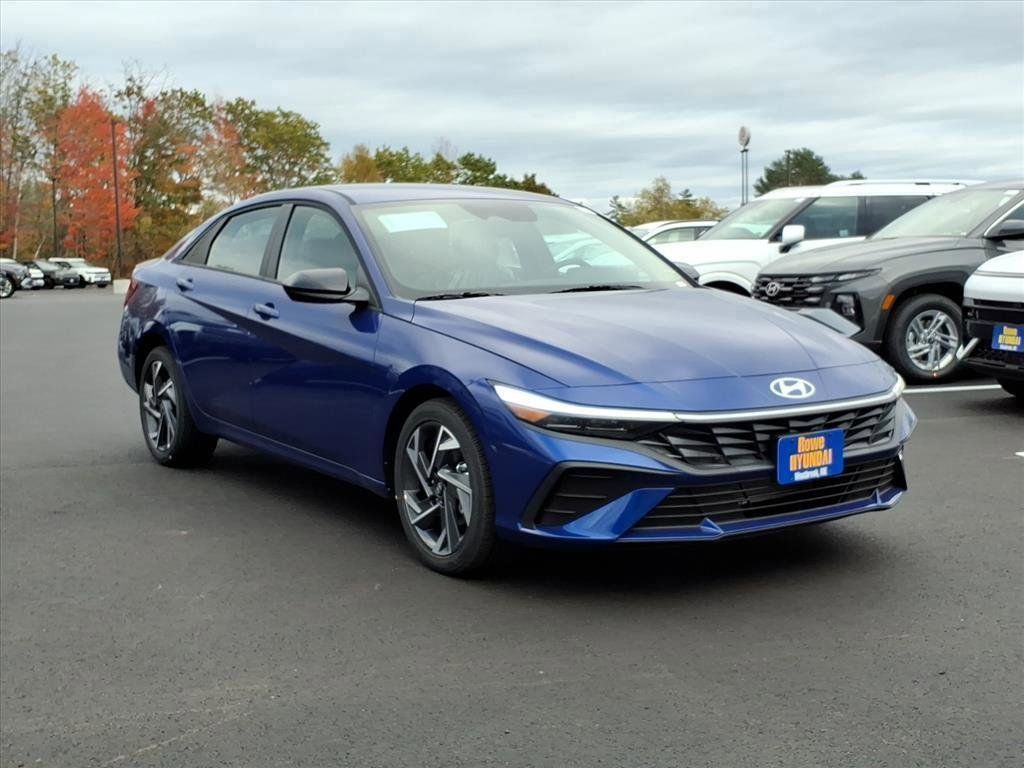 2025 Hyundai Elantra SEL Sport photo 3