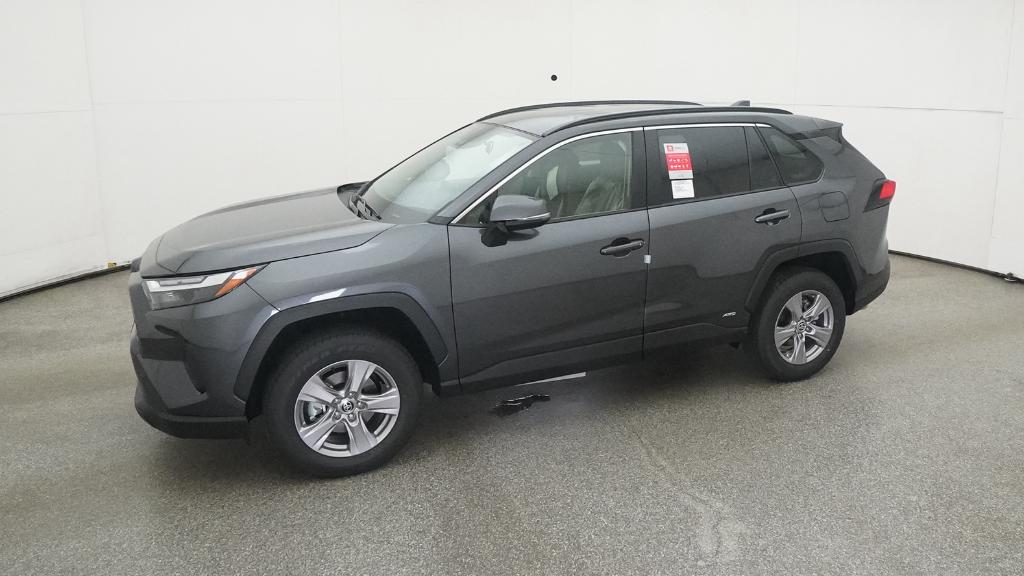 2025 Toyota RAV4 Hybrid XLE photo 7