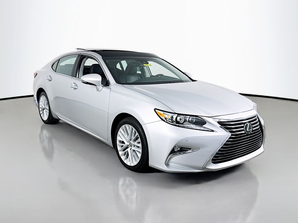 2017 Lexus ES Base's photo
