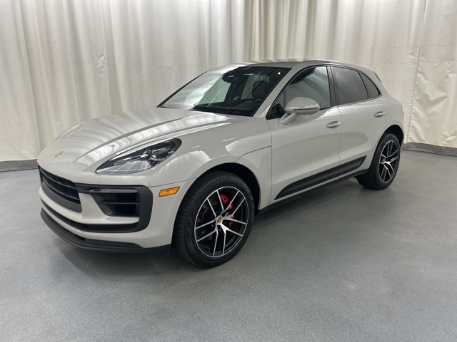 2022 Porsche Macan S photo 2