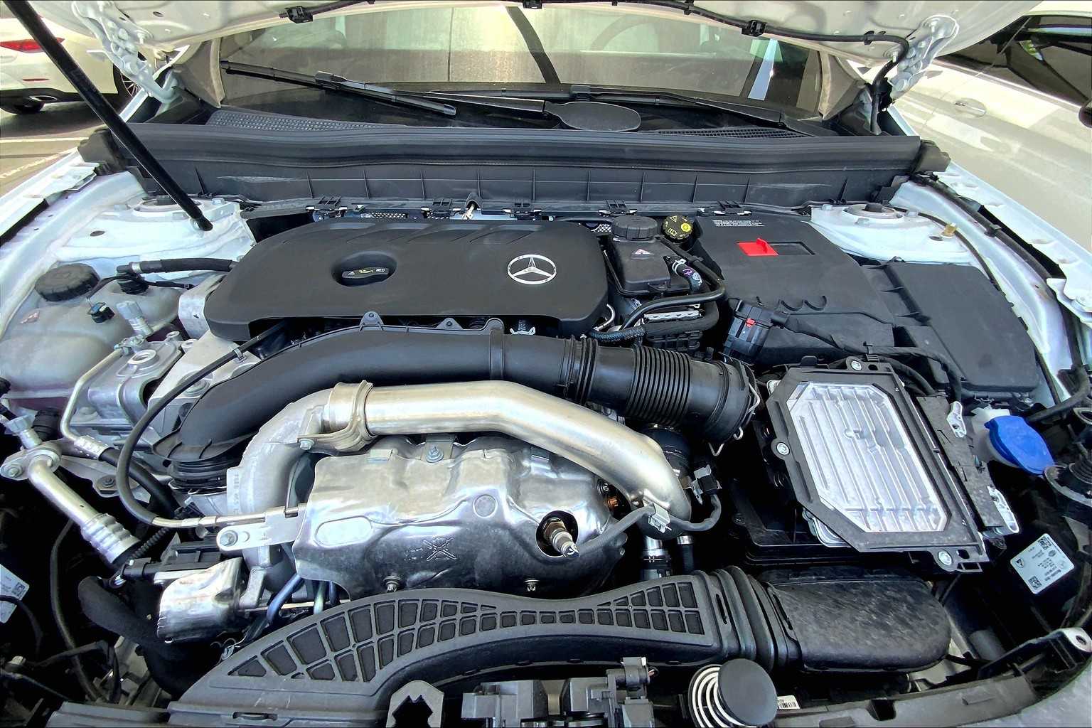 2025 Mercedes Benz GLB 250 photo 17