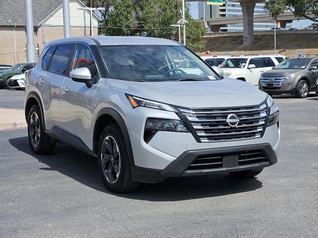 2024 Nissan Rogue SV photo 2