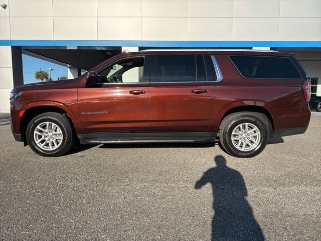2023 Chevrolet Suburban LT photo 3