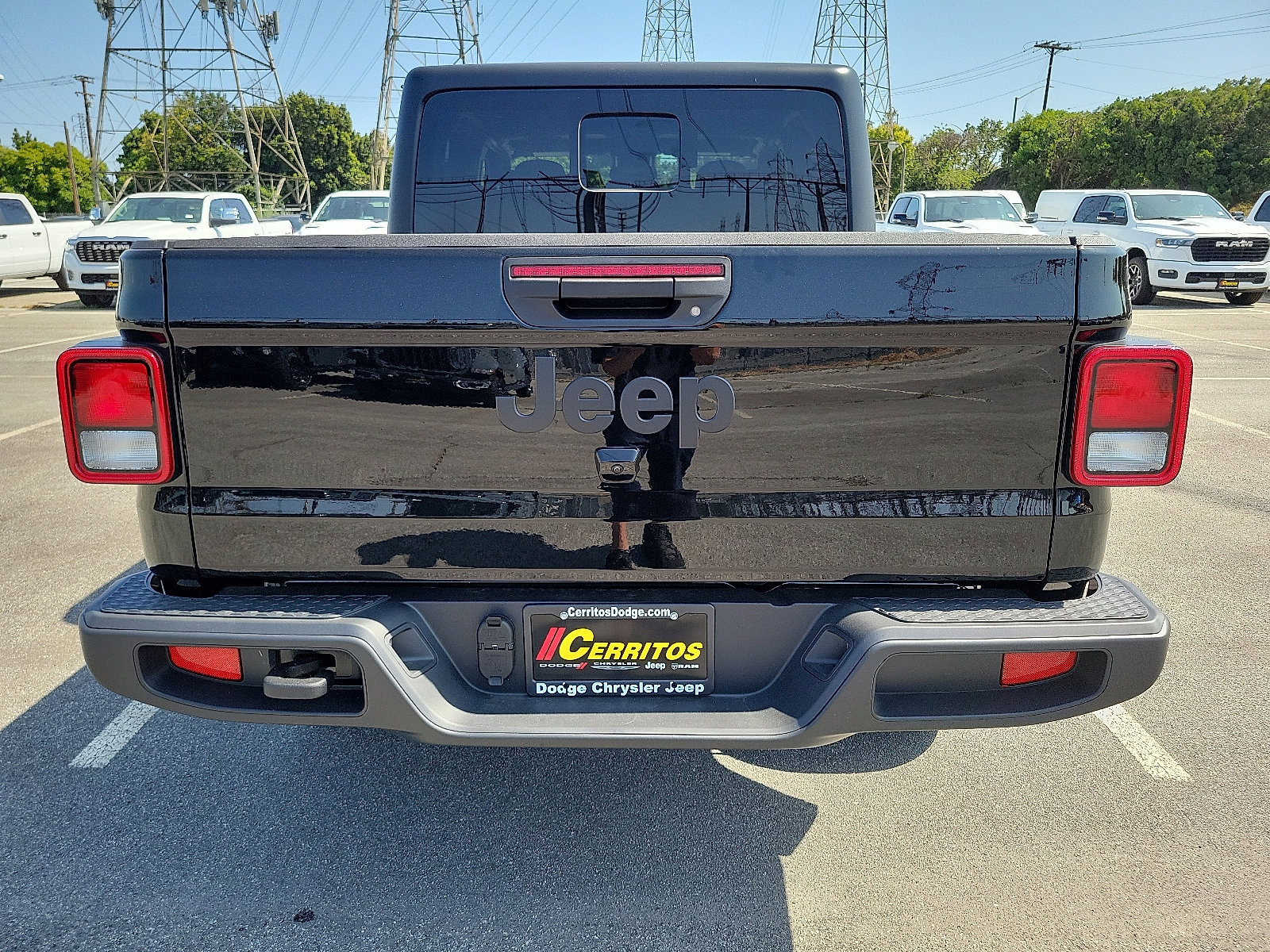 2025 Jeep Gladiator Sport S photo 4