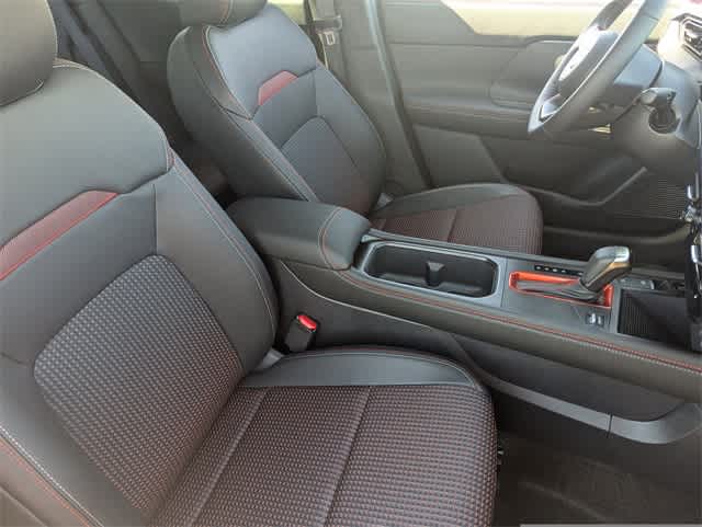 2025 Nissan Kicks SR photo 9