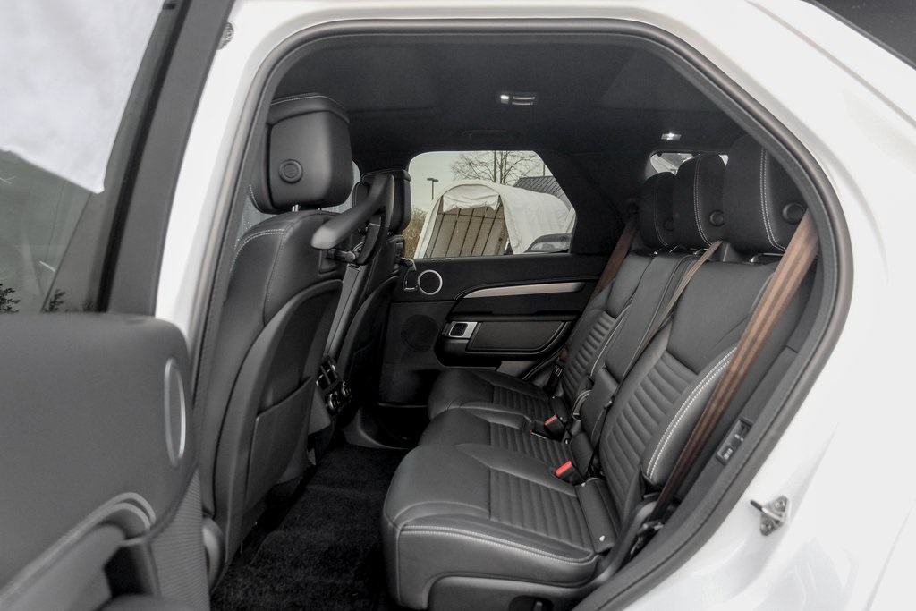 2025 Land Rover Discovery SE photo 14