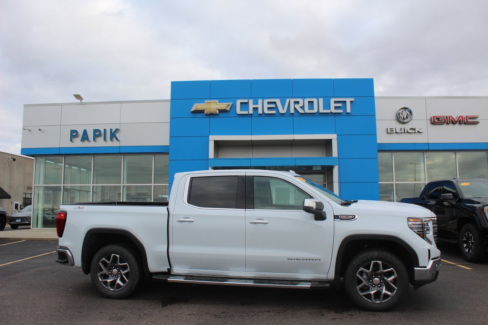 2026 GMC Sierra 1500 SLT's photo