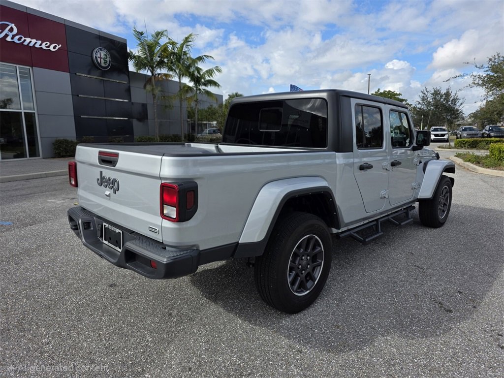 2023 Jeep Gladiator Overland photo 4