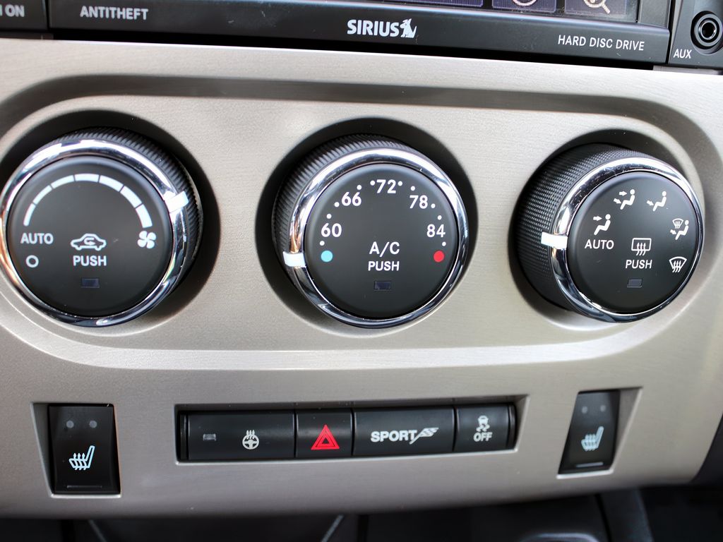 2013 Dodge Challenger SRT8 photo 21