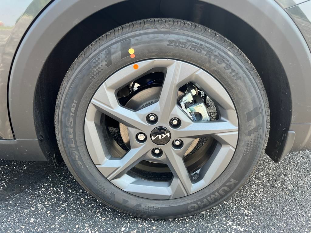 2025 Kia K4 LXS photo 10