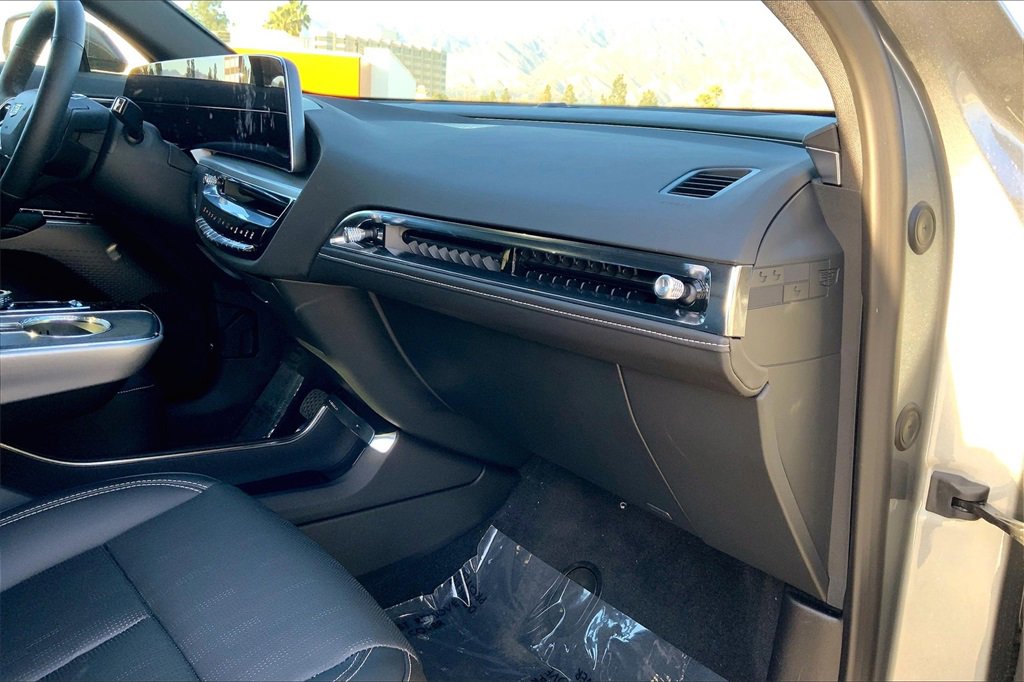 2025 Cadillac Lyriq Luxury photo 31