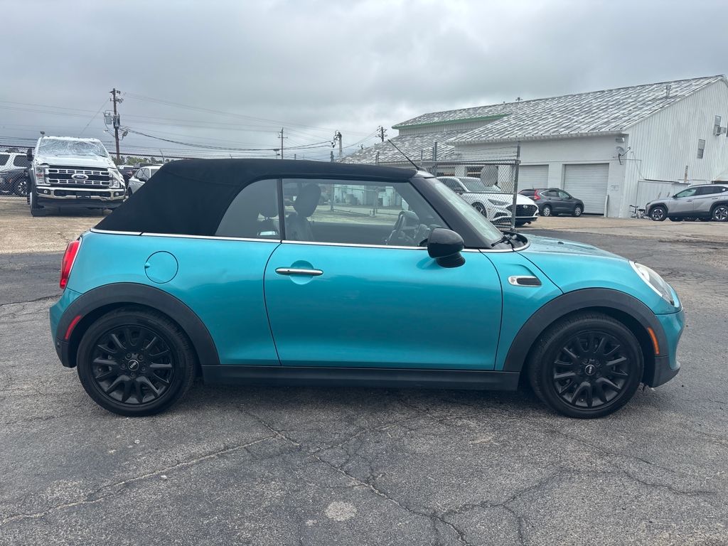 2016 Mini Cooper Base photo 2