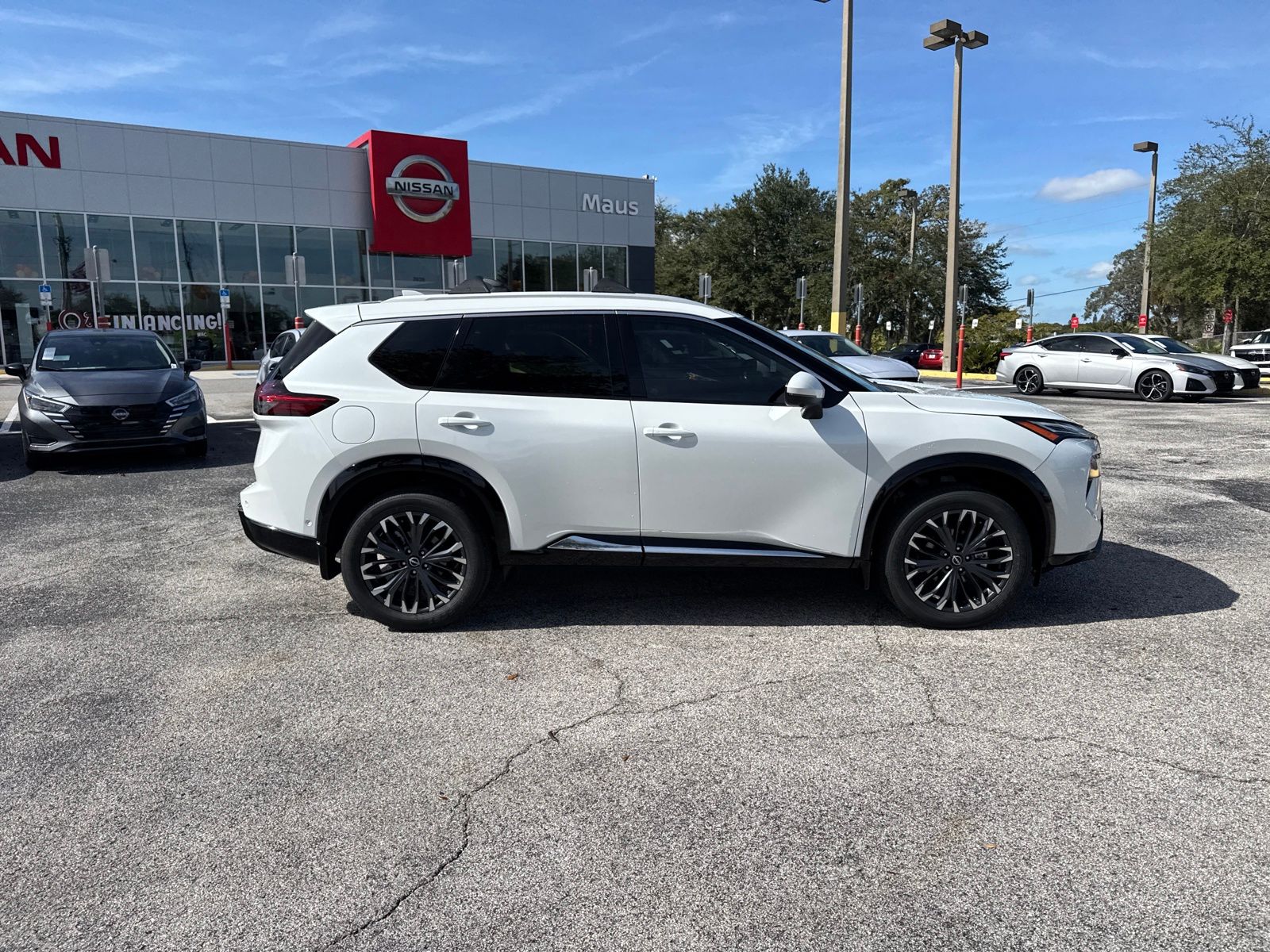 2026 Nissan Rogue Platinum photo 4