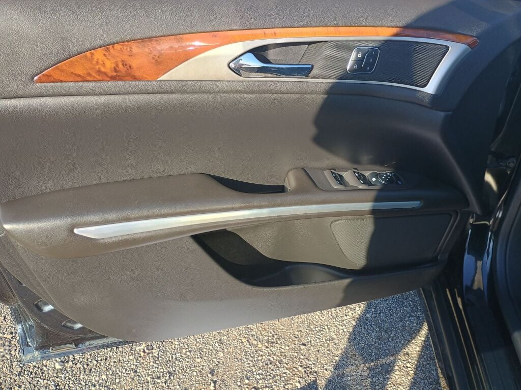 2013 Lincoln MKZ photo 10