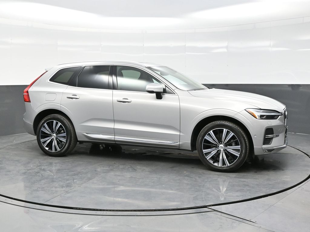 2023 Volvo XC60 B5 Plus photo 7