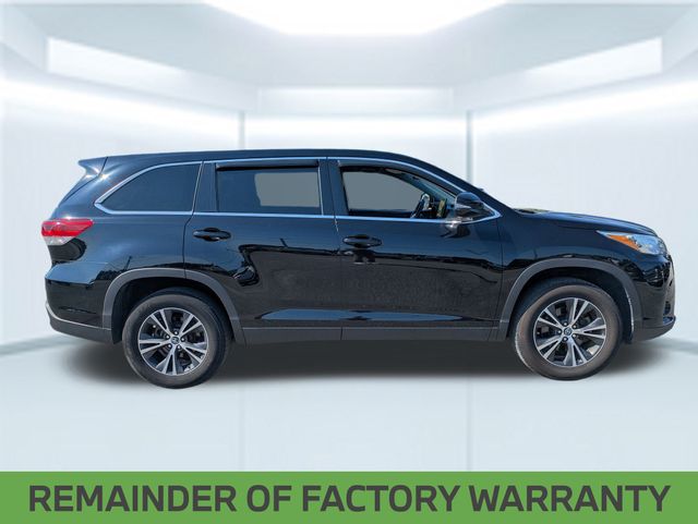 2019 Toyota Highlander LE photo 6