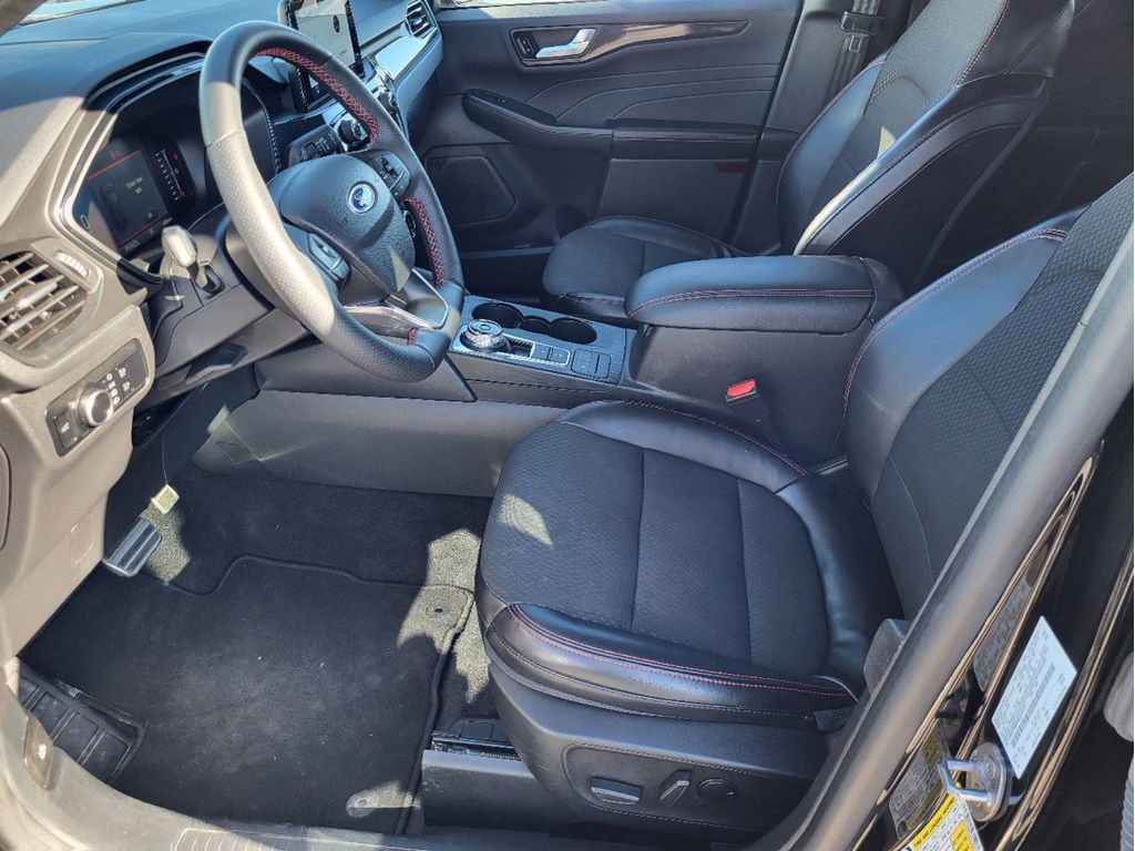 2024 Ford Escape ST-Line photo 5