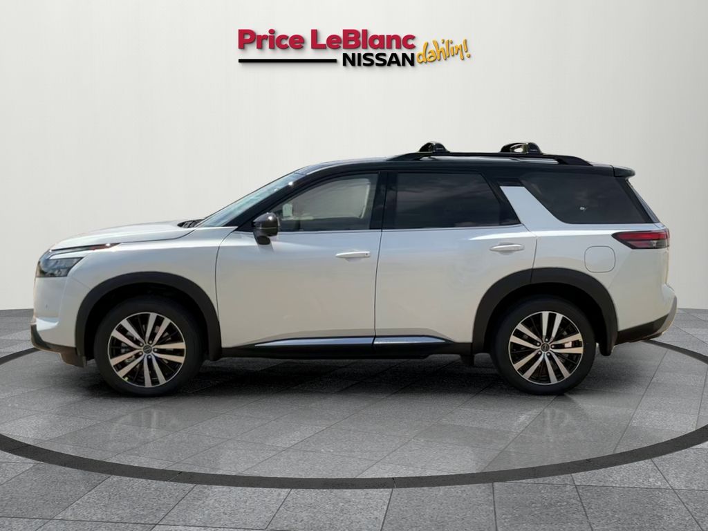 2025 Nissan Pathfinder Platinum photo 4
