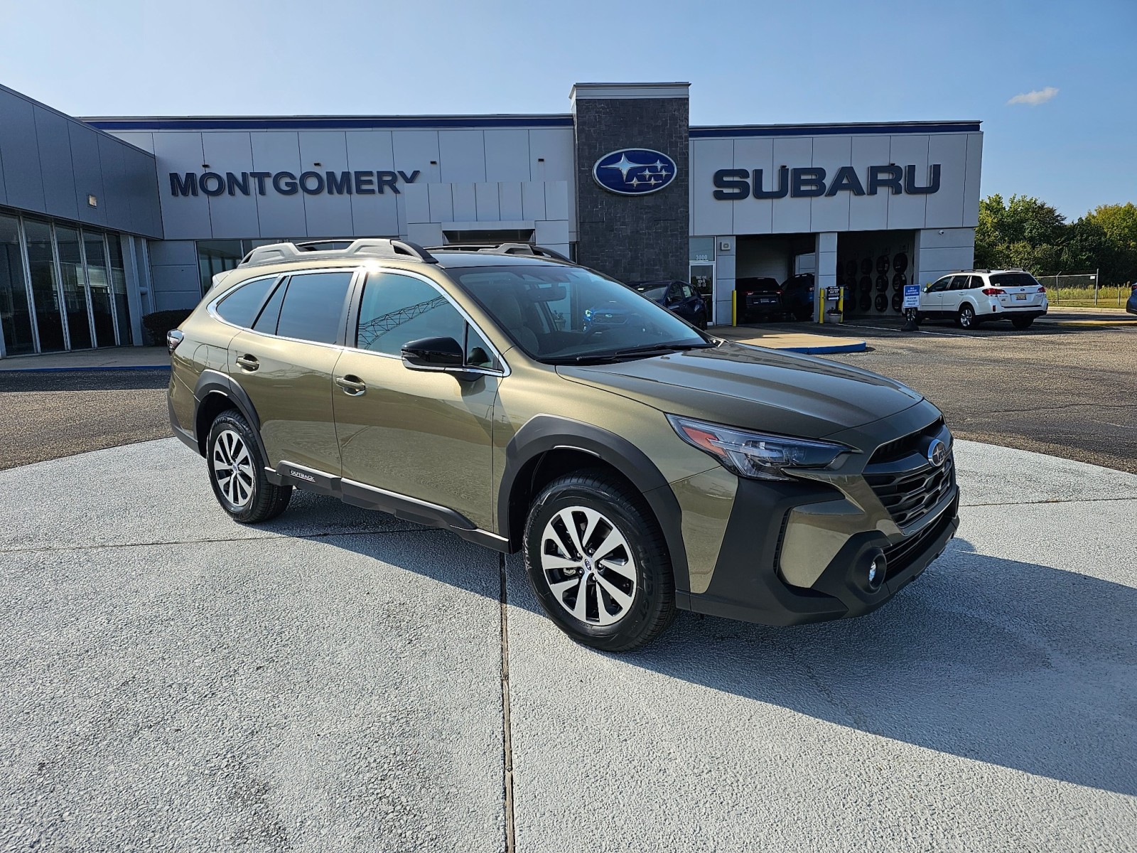 2025 Subaru Outback Premium's photo